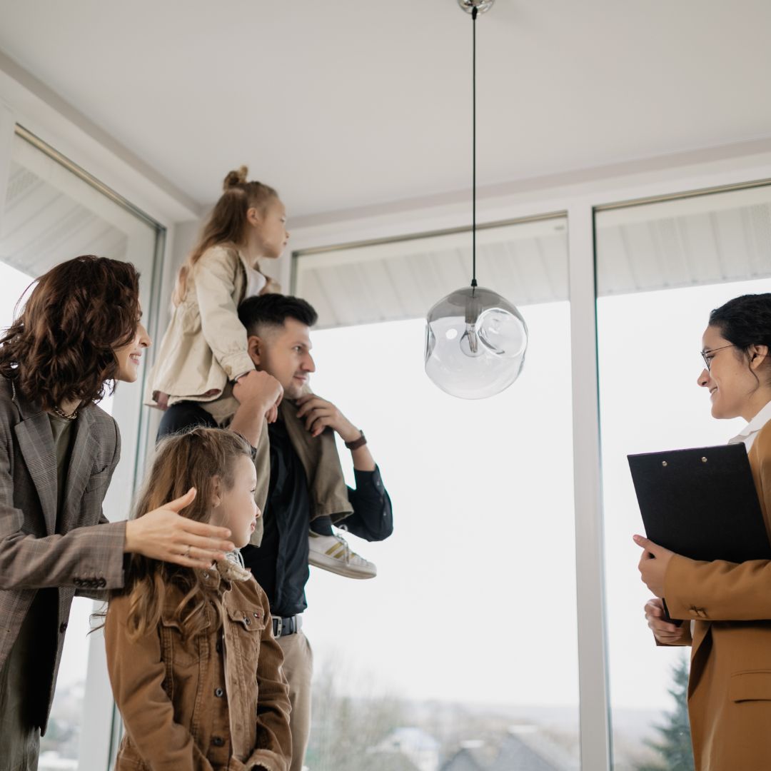 family speaking with agent